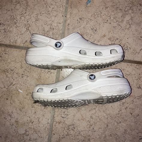 are white crocs easily cleanable.